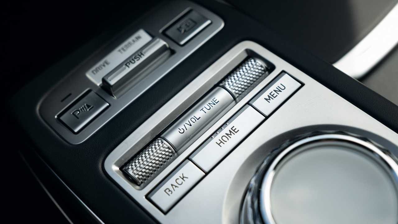 Genesis GV70, клавиши на тоннеле