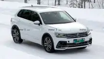 2021 VW Tiguan R spy photo