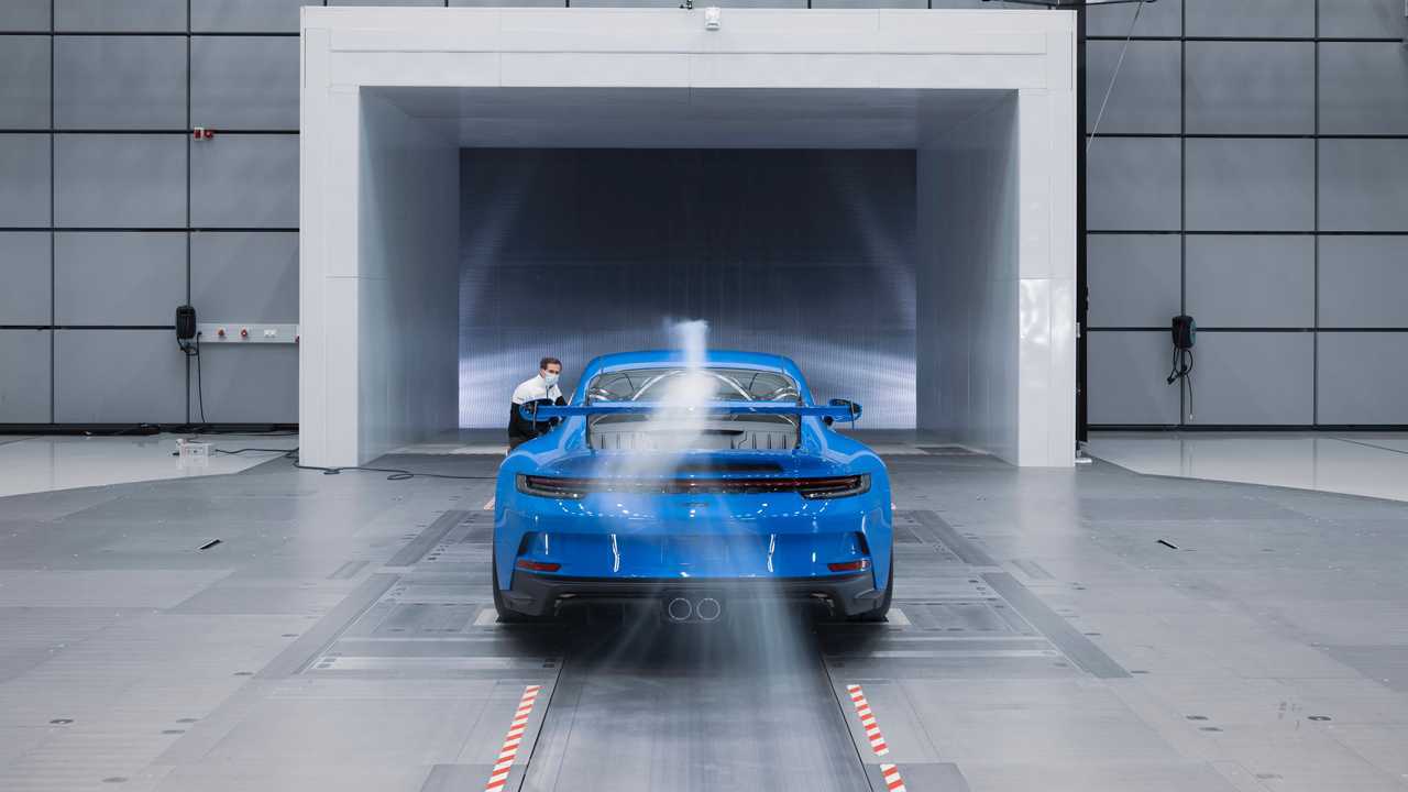 Porsche 911 GT3, i test a 300 all’ora per 5000 km