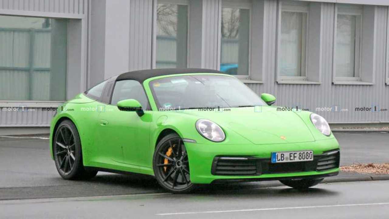Nuova Porsche 911 Targa, le foto spia