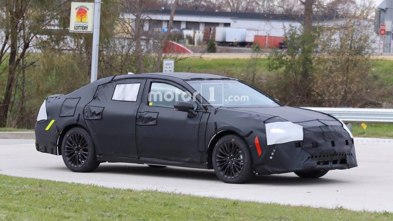 2019 Toyota Avalon spy photo