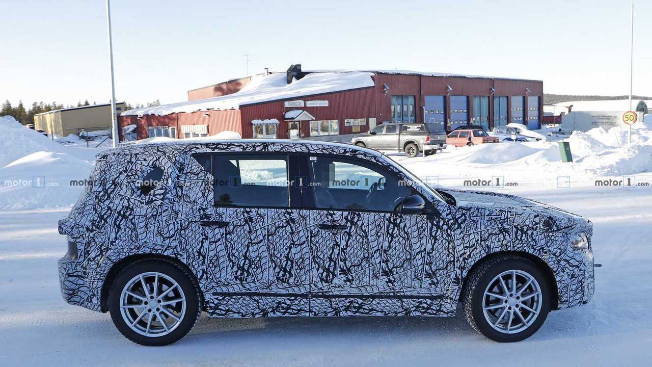 mercedes-eq-b-spy-photo (1)