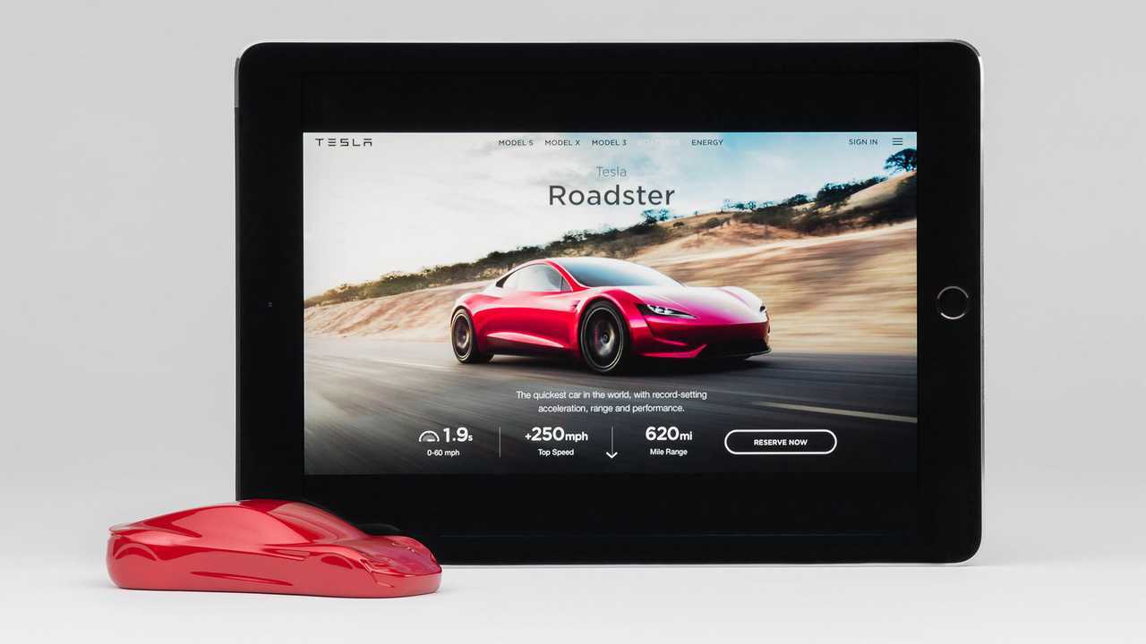 Tesla-Roadster-Sculpt---With-iPad-2_resize-copy