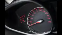 Löwe krallt nach Golf GTI