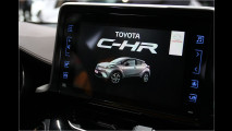 Paris 2016: Sitzprobe im Toyota C-HR