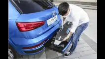 Q3 mit Longboard für die Stadt