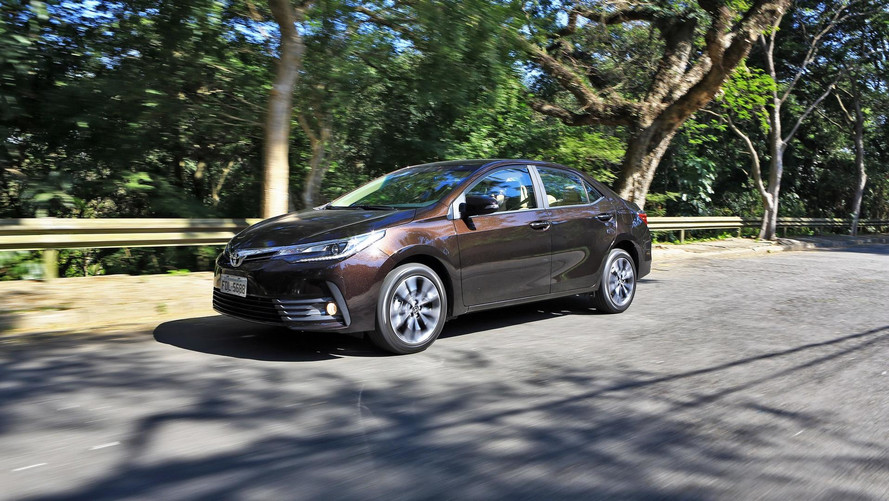 Comparativo - Toyota Prius e Corolla Altis