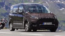Ford Tourneo Courier casus fotoğrafları