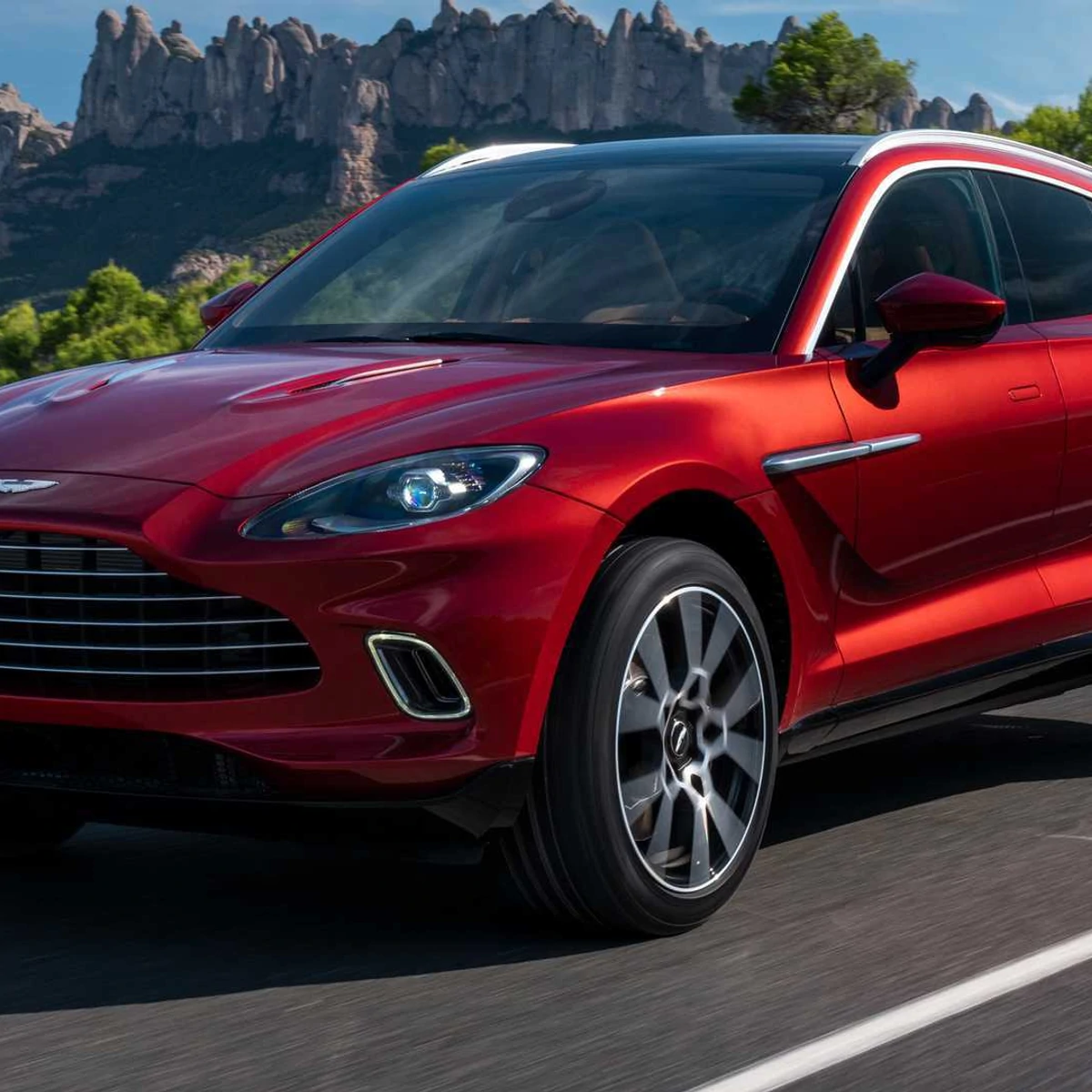 aston-martin-dbx.webp