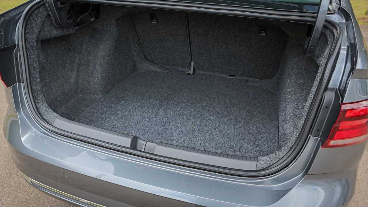 Chevrolet Onix Plus x VW Virtus