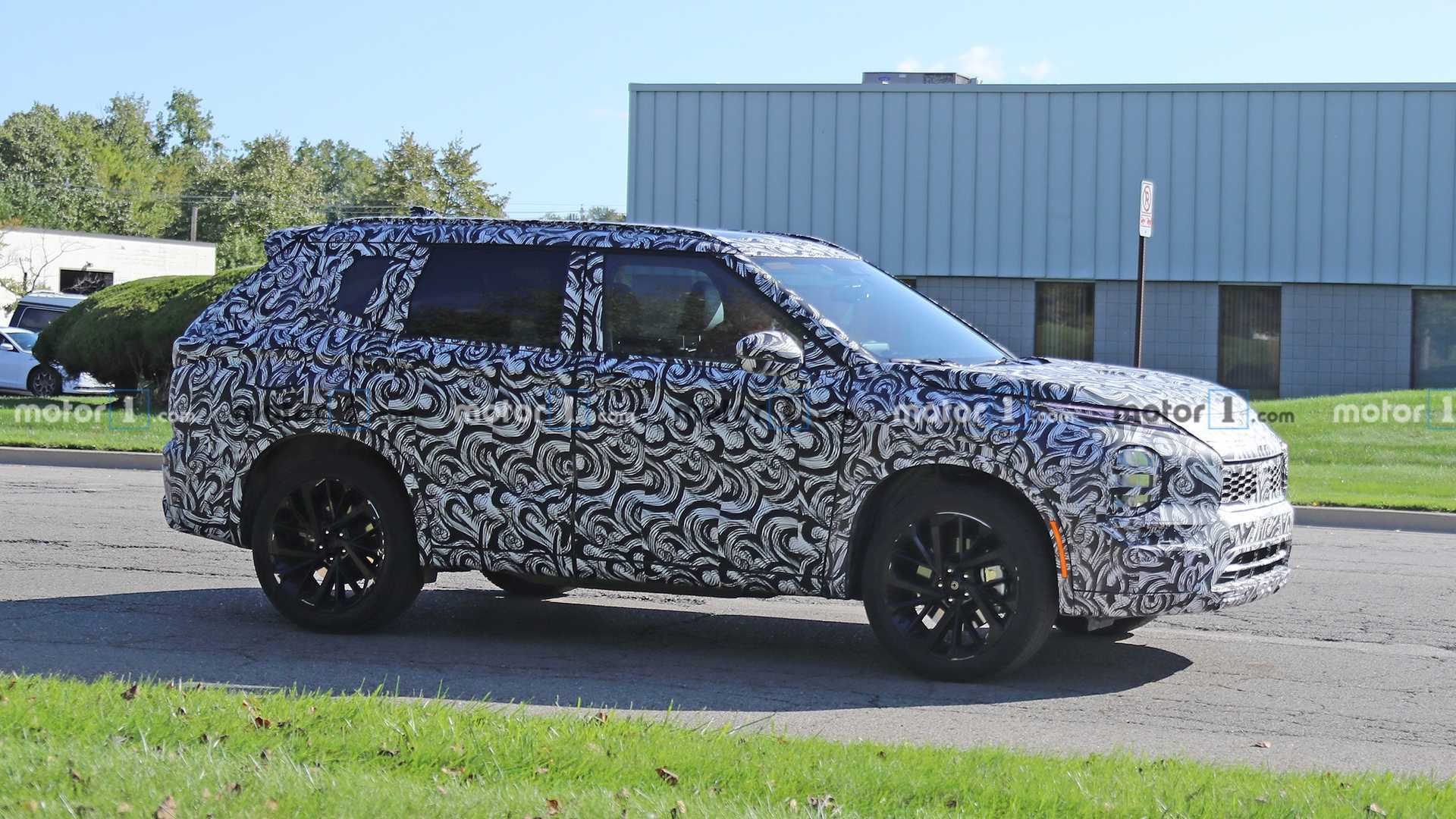 https://cdn.motor1.com/images/mgl/QEQvO/s1/2021-mitsubishi-outlander.jpg 2021-mitsubishi-outlander
