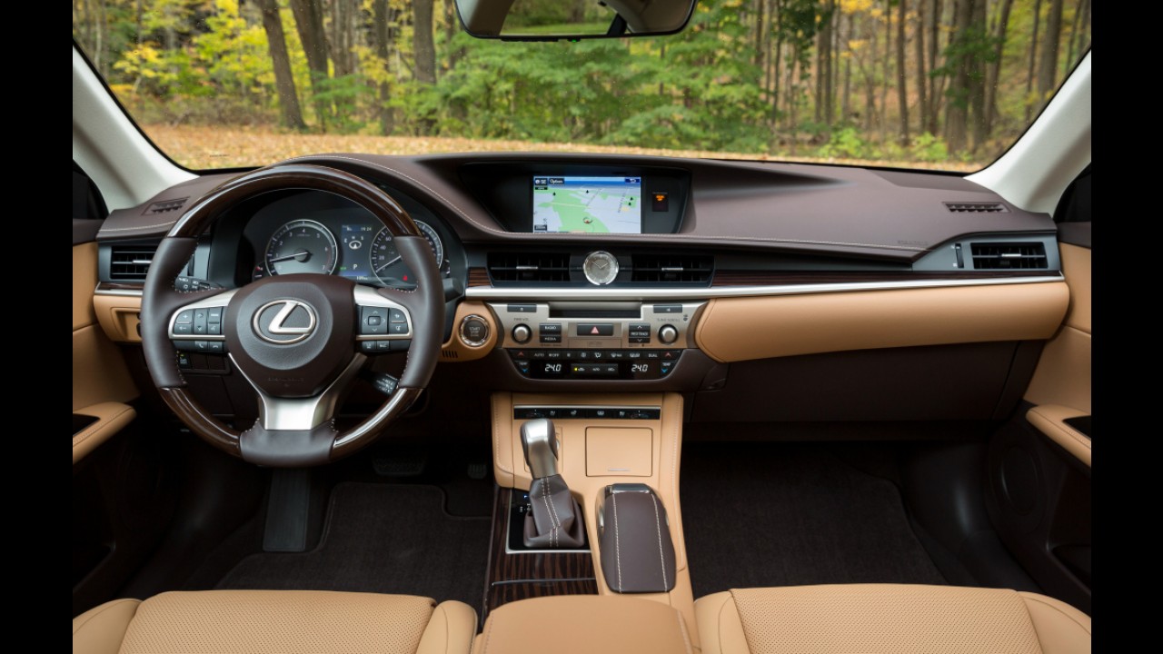 Lexus lança renovado ES 350 2016 no Brasil por R$ 253,3 mil