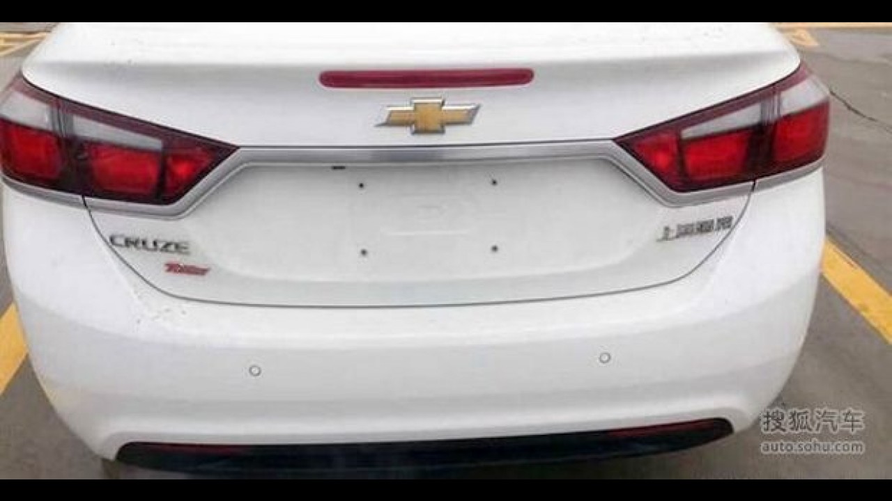 Este é o novo Cruze 2015 - segunda geração é flagrada sem disfarces
