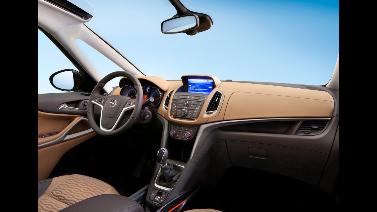 Opel divulga a moderna Zafira Tourer 2012