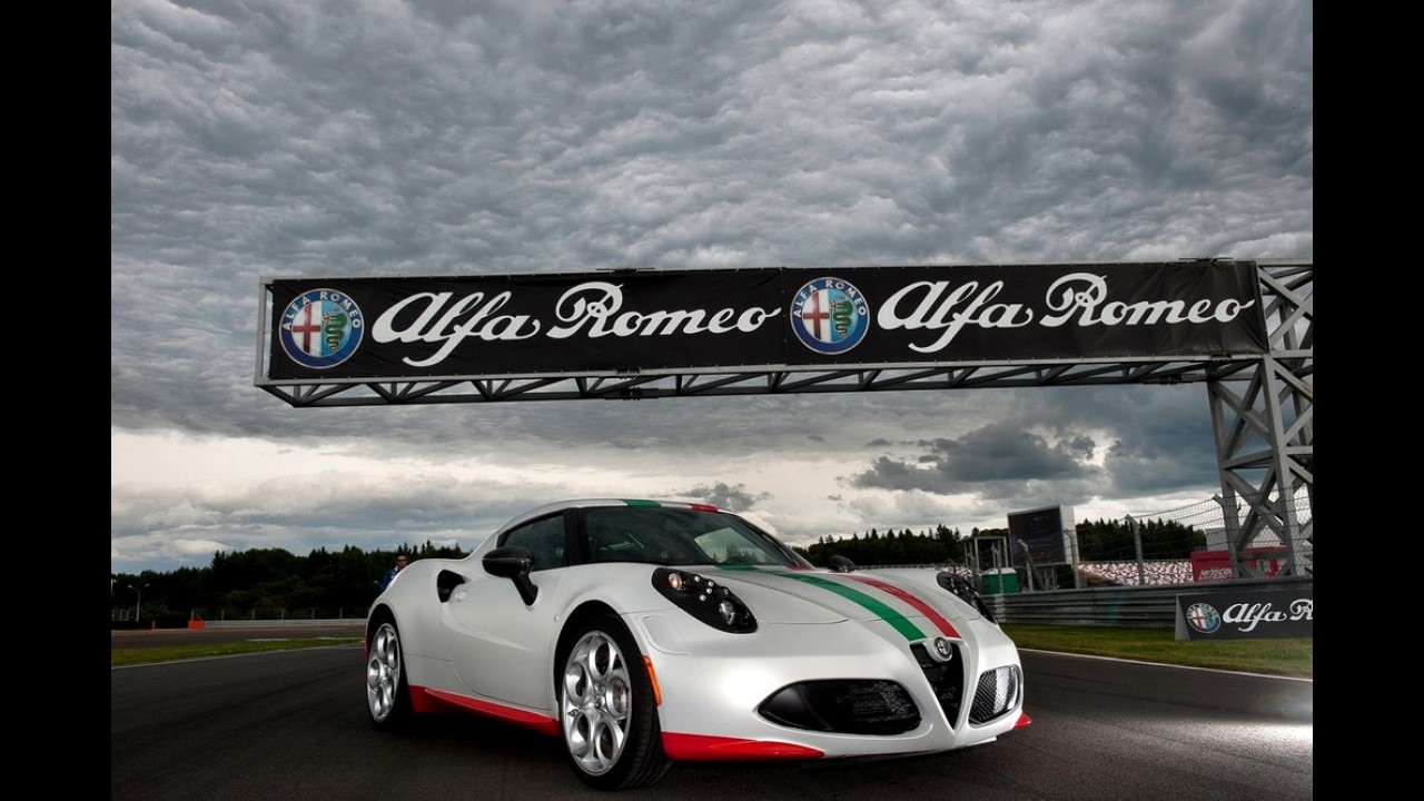 Alfa Romeo veste 4C com a bandeira italiana no Campeonato Mundial de Superbike
