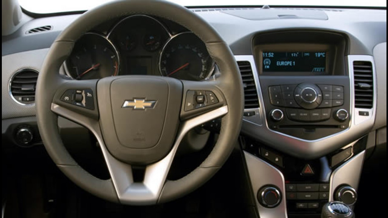 Chevrolet Cruze camuflado é flagrado na Argentina - Modelo pode chegar este ano