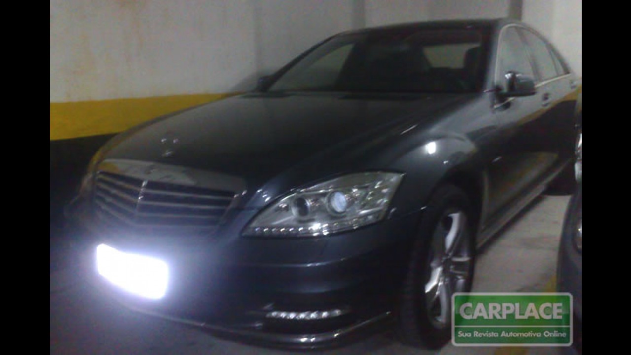 Leitor encontra um Mercedes S400 BlueHYBRID em garagem de prédio em SP