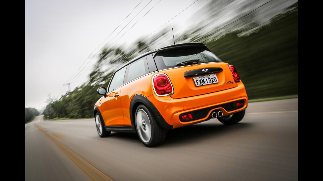 Teste CARPLACE: MINI Cooper S tem poderio (e preço!) para bater GTI e Si