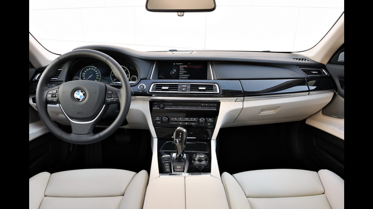 BMW Série 7 ganha face-lift na linha 2012 - Confira primeiras informações e imagens oficiais