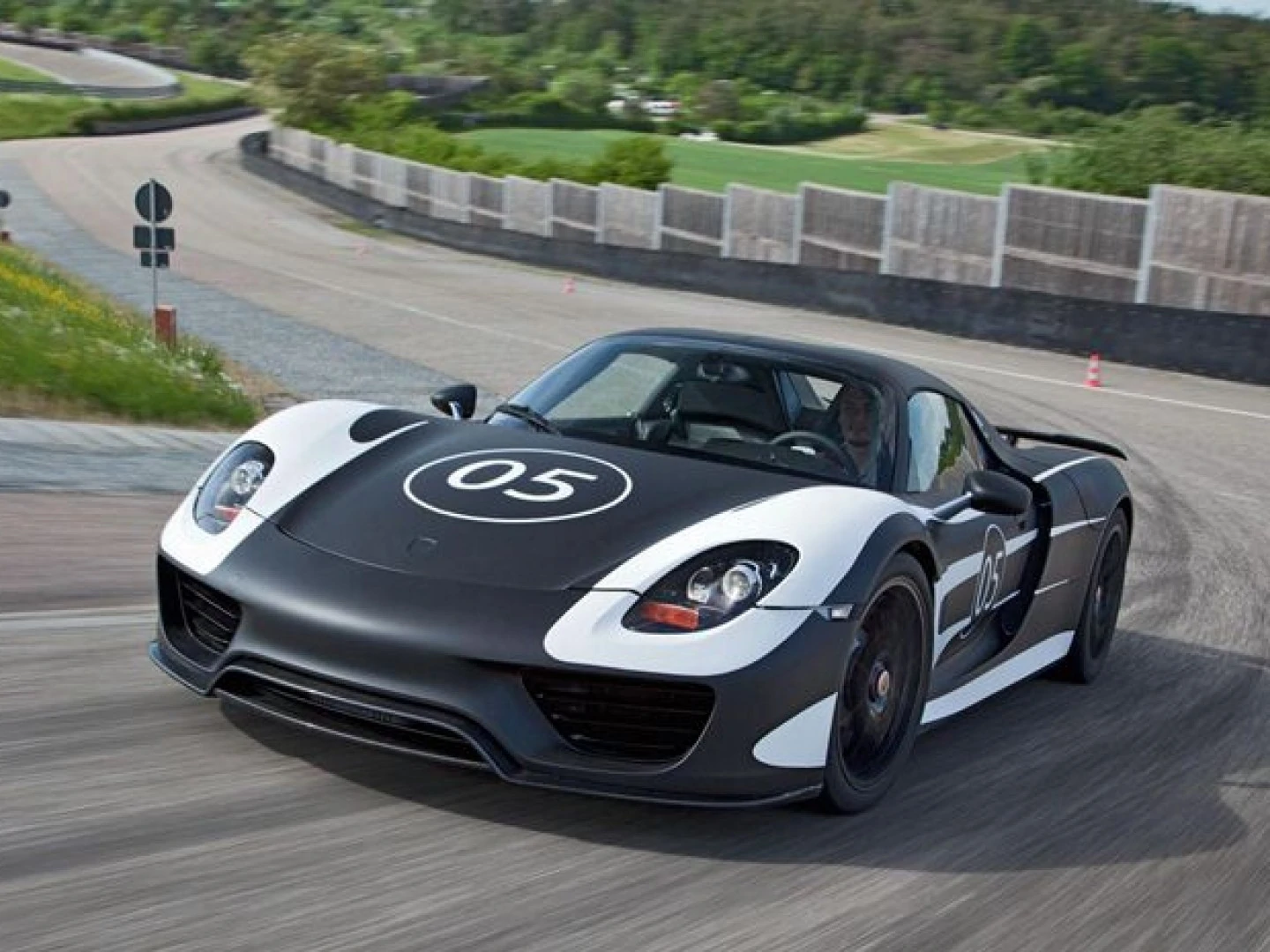 Porsche 918 Spyder Hybrid será lançado em breve - Mais de 780 cv e