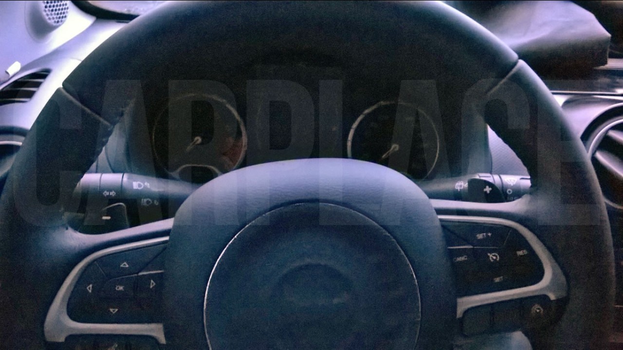 Flagra! Novo Fiat Punto terá ESP, start-stop e câmbio automático (veja painel)