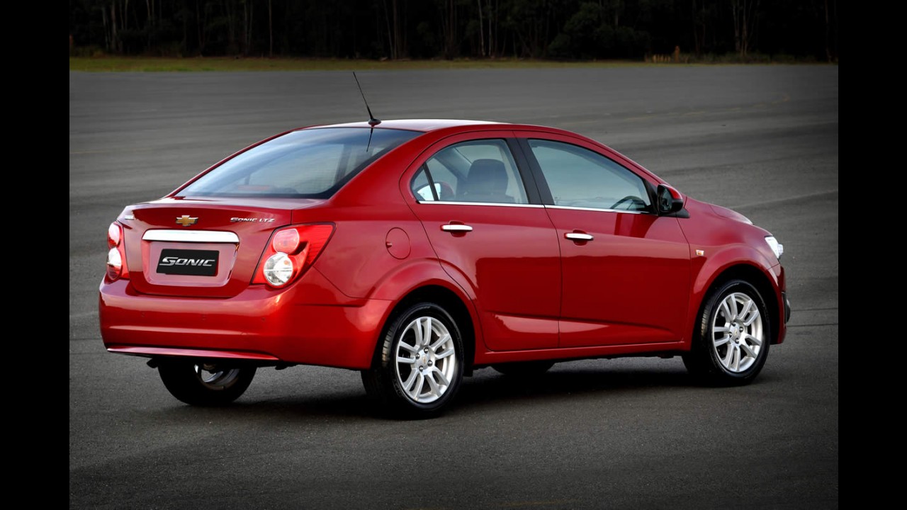 Sedãs compactos: Cobalt se isola na liderança e Etios Sedan avança