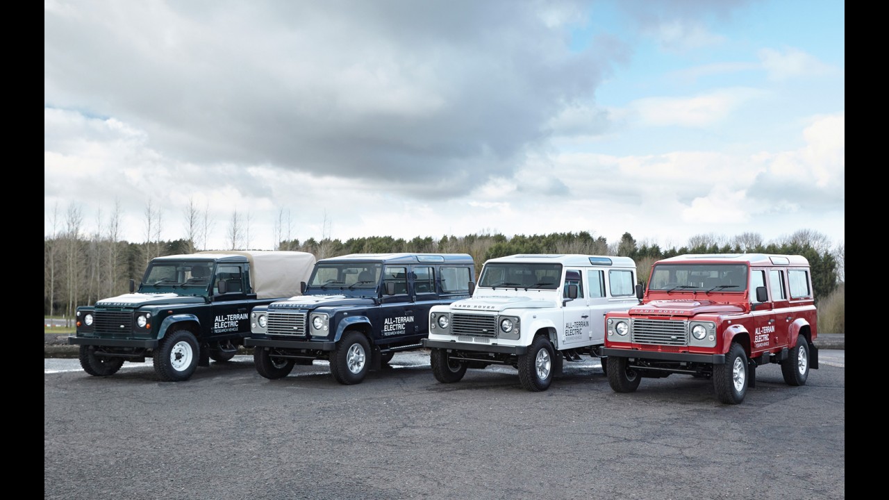 Land Rover testa versão elétrica do Defender em parque da Inglaterra
