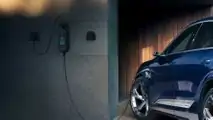 Audi E-tron und E-tron Sportback beim Aufladen