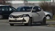 2021 Lancia Ypsilon Spia Anteriore foto