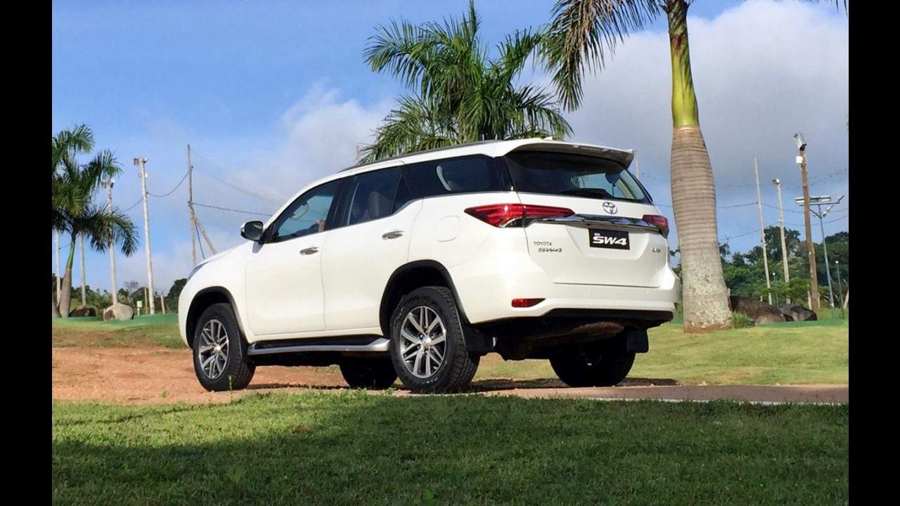 Toyota lança novo SW4 com preços a partir de R$ 205 mil