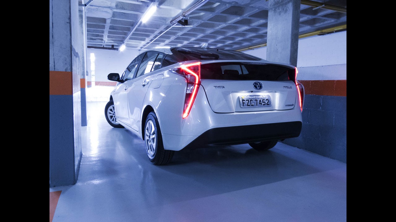 Toyota faz recall de três unidades do Prius no Brasil por problema no airbag