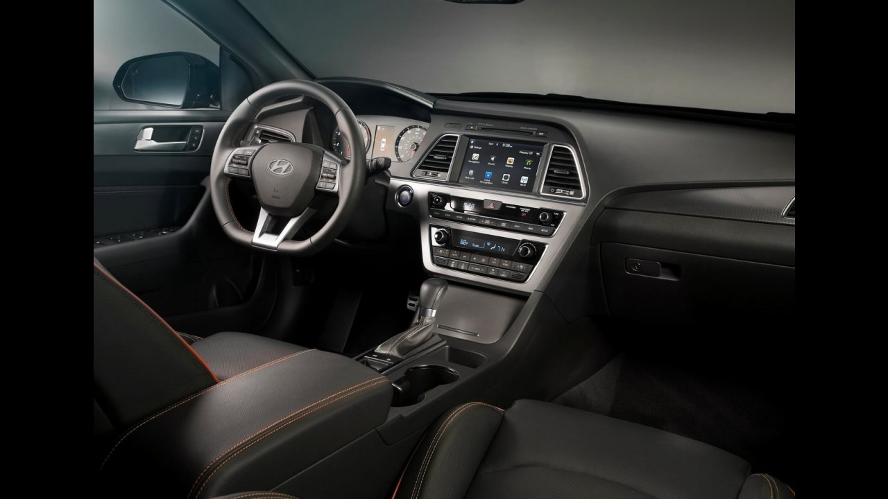 Novo Hyundai Elantra 2016: flagra mostra interior totalmente reformulado