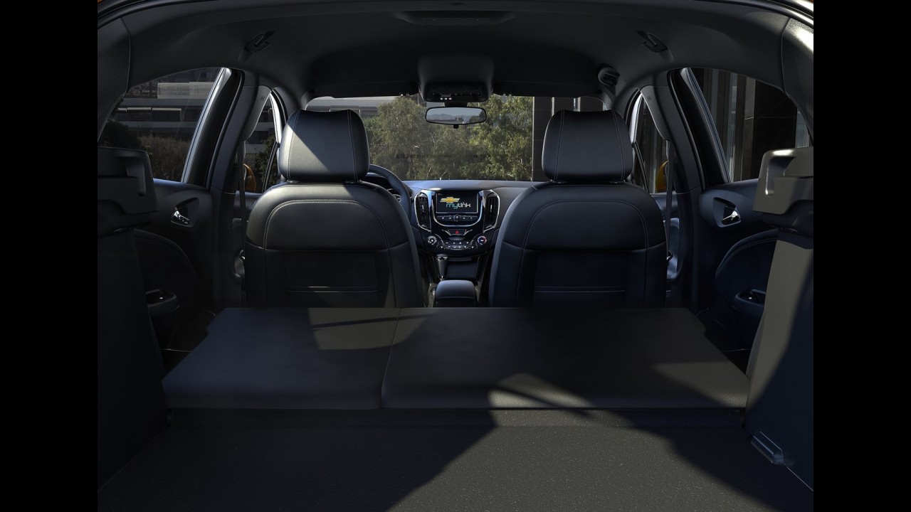 Este é o novo Cruze Hatch 2017: mais leve, espaçoso e esportivo