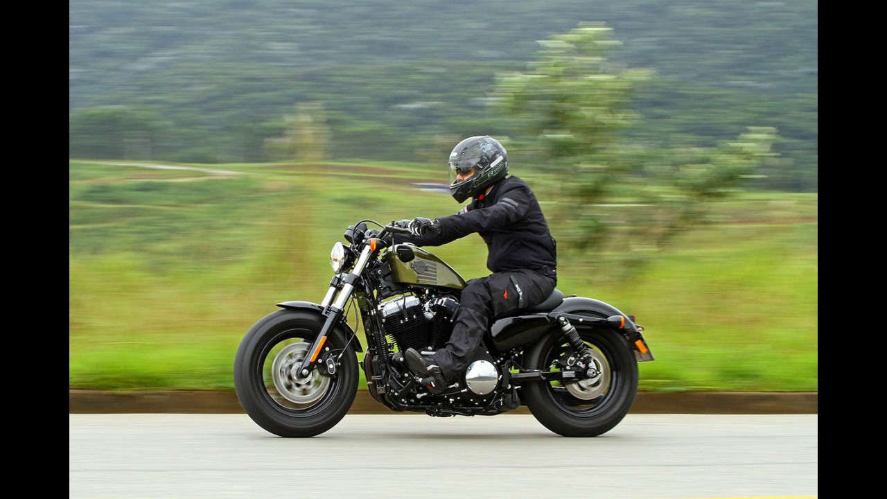 Duelo ianque: a esportividade da Indian Scout ou a tradição da Harley Forty-Eigth?