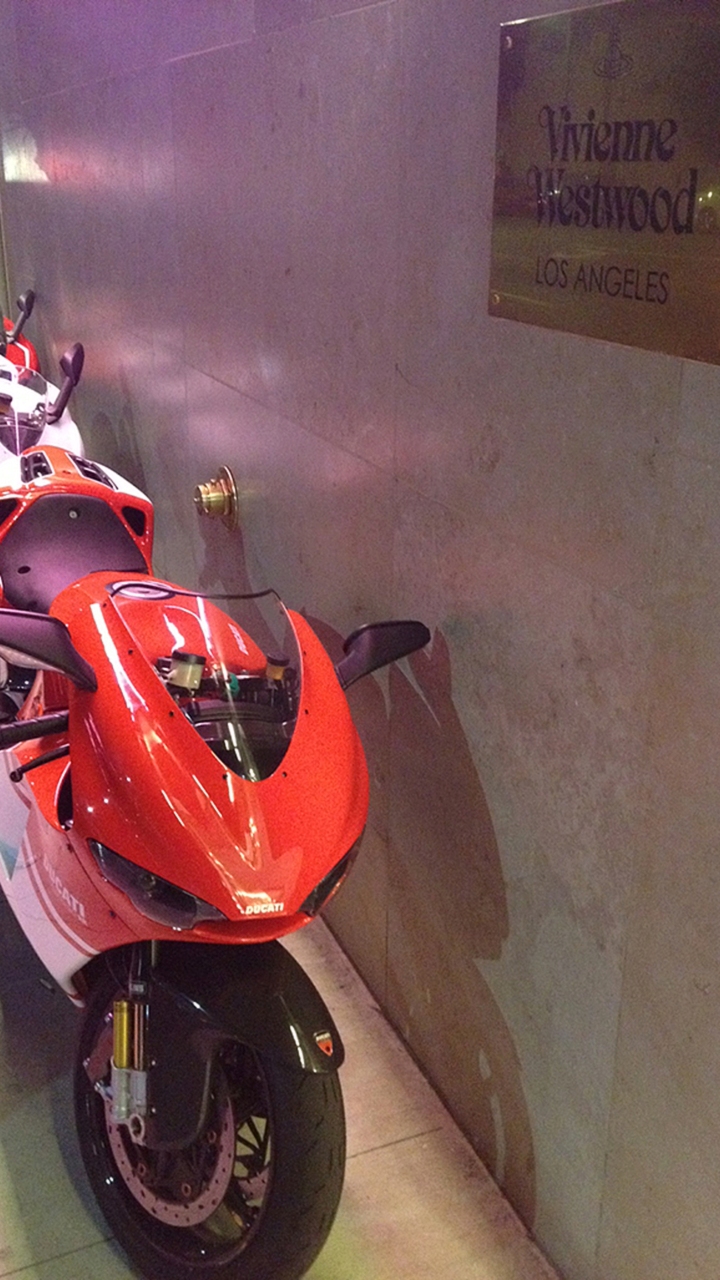 RideApart Comparison: Ducati 1199 Panigale S v R
