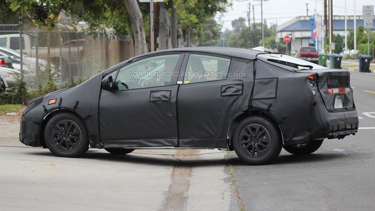 2017 Toyota Prius Plug In Hybrid To Have An Electric Only Range Of 2016 Toyota Prius