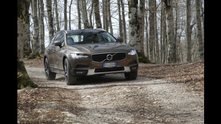 Volvo Cross Country, tutto sulla trazione integrale [VIDEO]