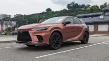 Lexus RX500h front three quarter 2