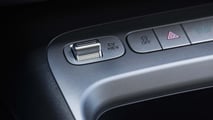 BYD Dolphin G, interni e bagagliaio