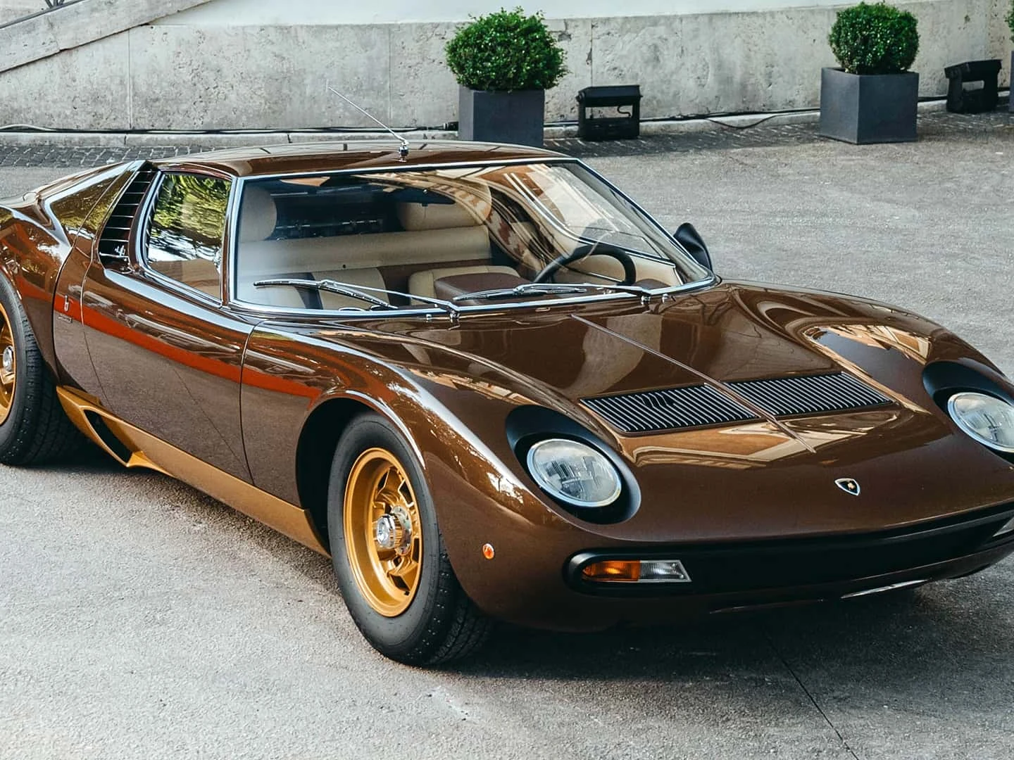 Lamborghini, özel bir Miura SV'yi baştan sona yeniledi!