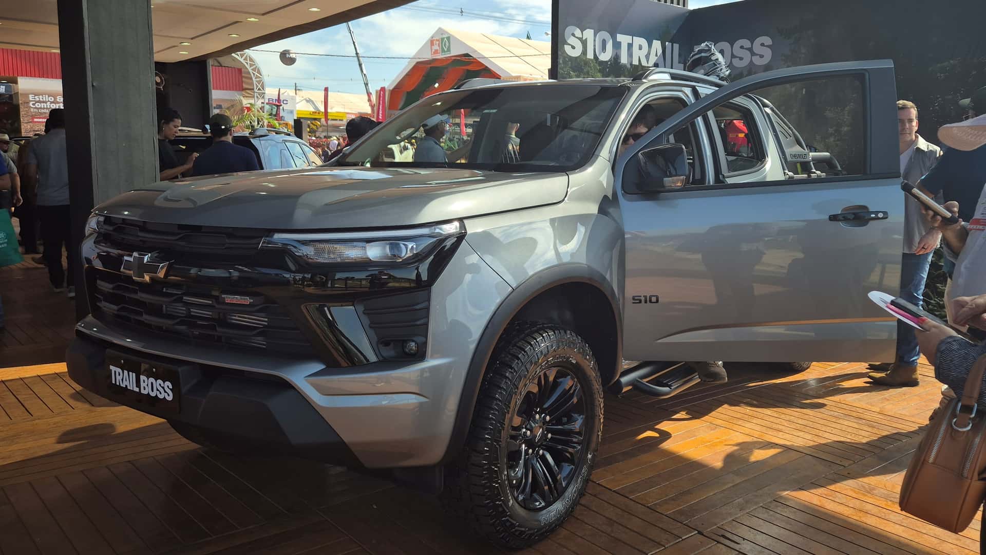Chevrolet lança S10 Trail Boss e Trailblazer Midnight na Agrishow 2026