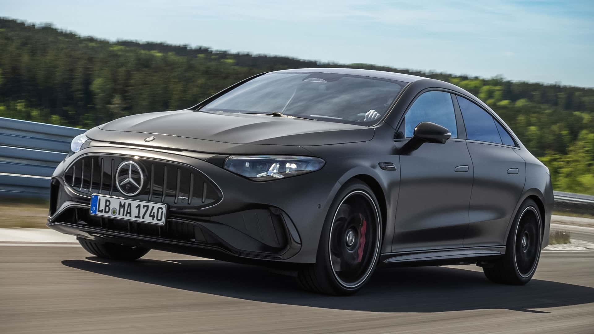 Mercedes-AMG CLA 45 в движении