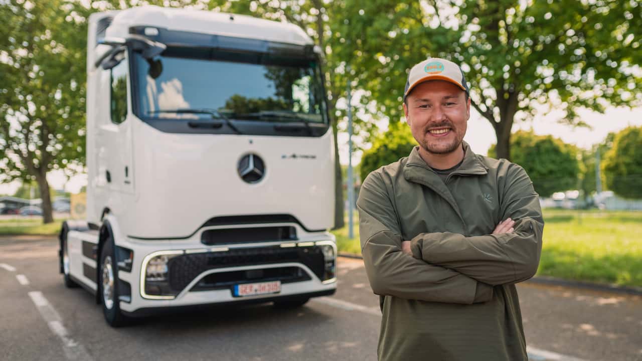 Der 'Elektrotucker' Tobi Wagner übernimmt seinen eActros 600 für die geplante Weltumrundung