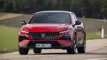 Peugeot 408 Plug-In Hybrid (2026), la prova su strada di Motor1.com