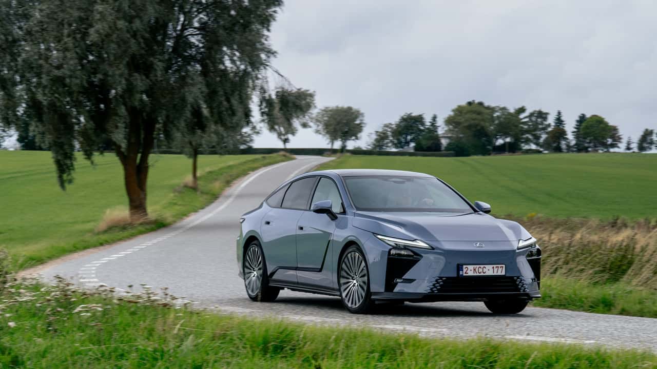 Lexus ES 2027: ya hemos conducido la nueva berlina híbrida o eléctrica japonesa