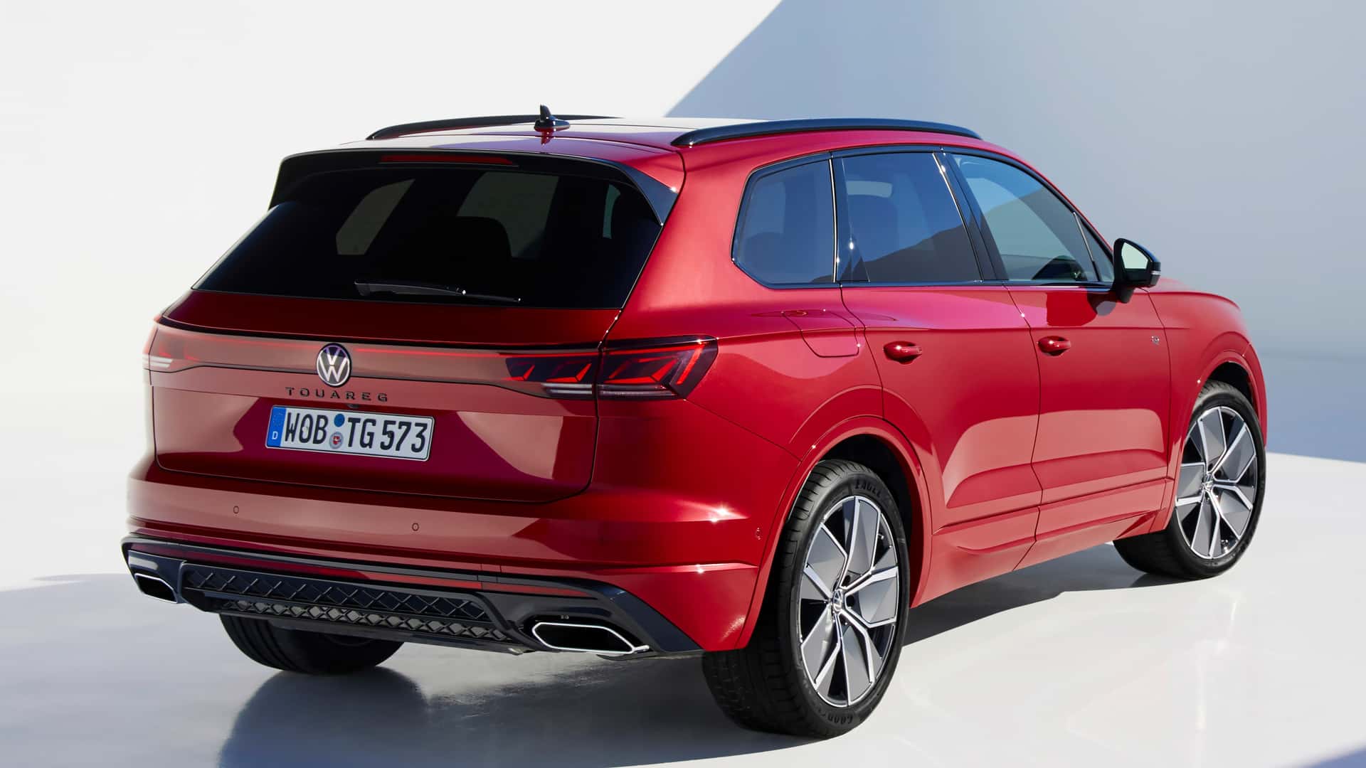 https://cdn.motor1.com/images/mgl/QePGv9/s1/volkswagen-touareg-r-line-2023.jpg