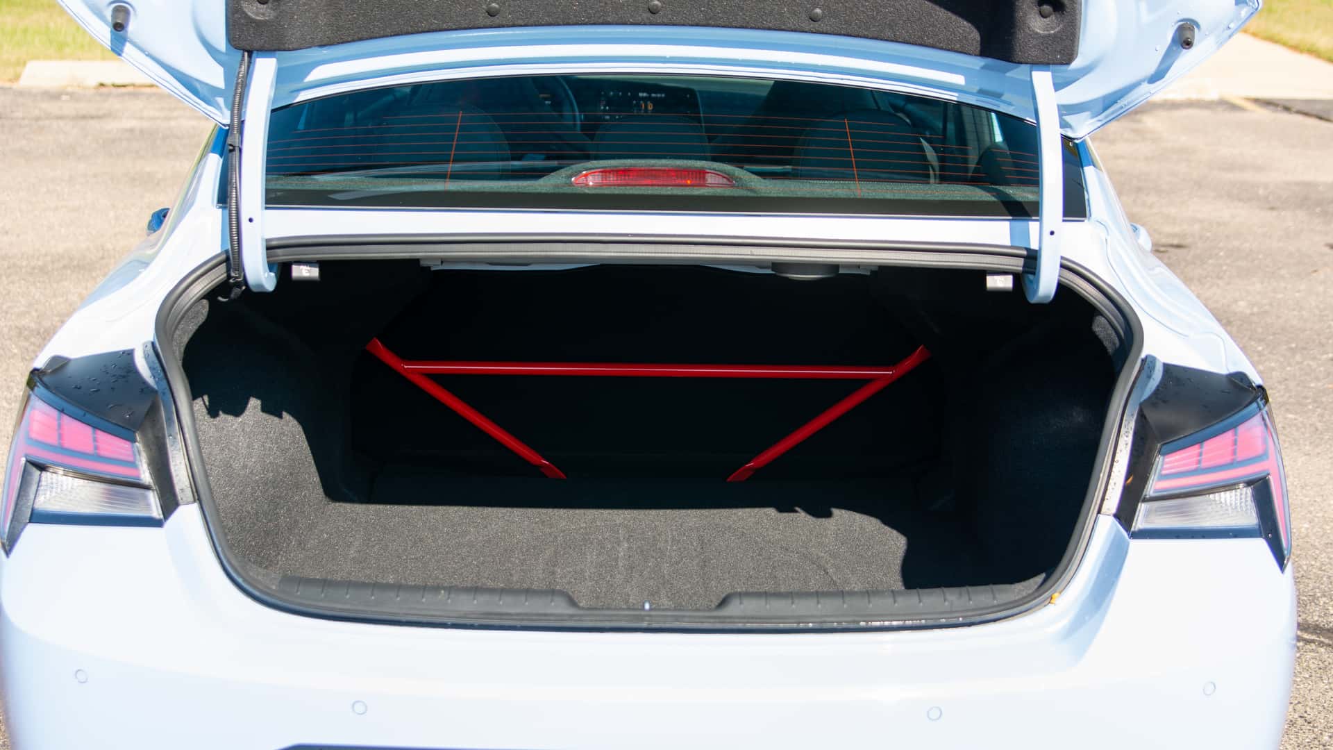 https://cdn.motor1.com/images/mgl/QePv7Y/s1/2023-hyundai-elantra-n.jpg