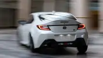 Toyota GR86 e Supra nel centro commerciale abbandonato, lo spot video