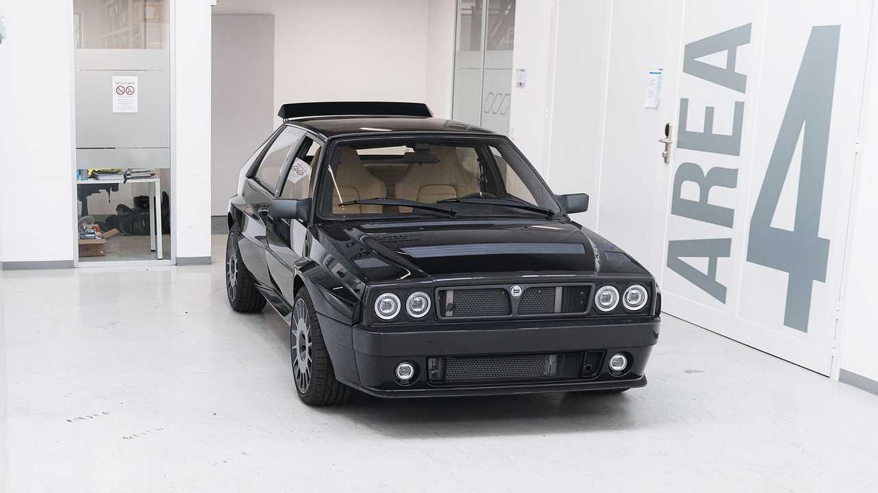 Lancia Delta Futurista by Automobili Amos
