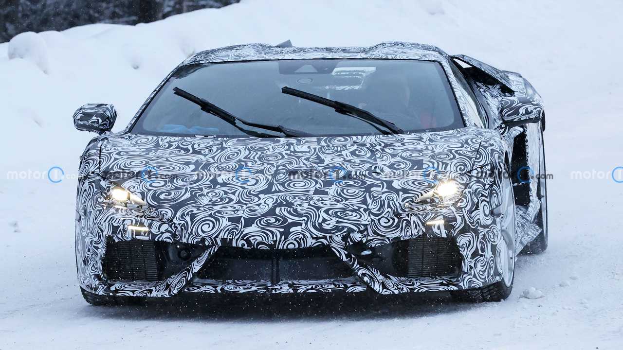 Yeni Lamborghini Aventador Halefi Casus Fotoğrafları